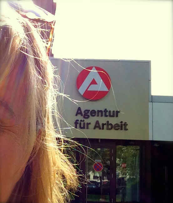 Agentur für Arbeit. Pflichttermin für Mitarbeiter der Transfergesellschaft.